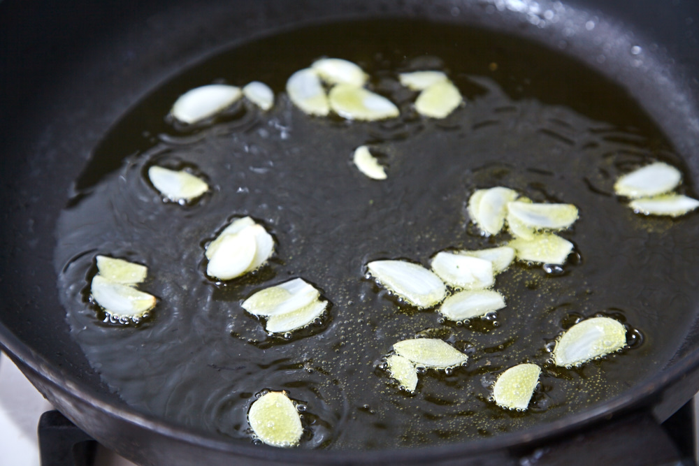 Fry garlic for asian broccoli with soy sauce and ginger