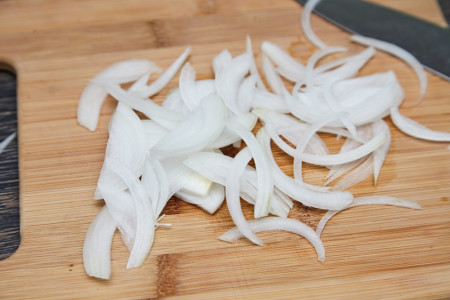 Slice onion for chinese fried noodles with bacon