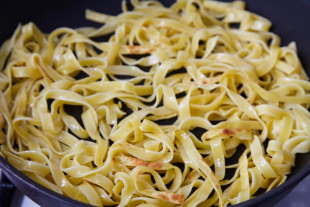 Fry noodles for chinese fried noodles with bacon
