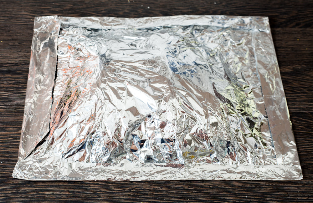 Wrap up the edges of the foil for 15 minute chicken breasts with rosemary and spinach in the foil