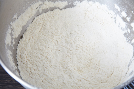 Mix everything with a whisk for homemade bread in one hour
