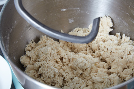 Use a mixer for homemade bread in one hour