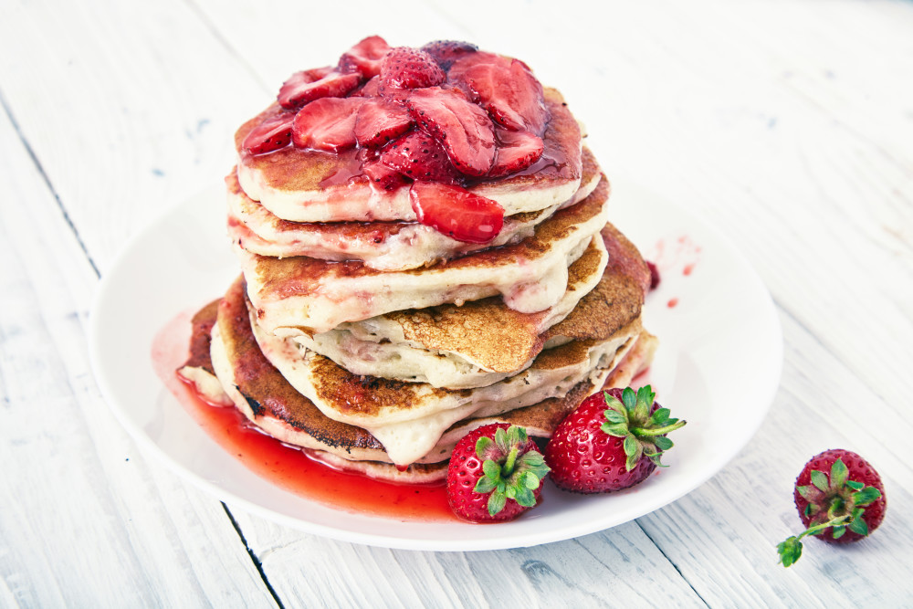 Put the pancakes on the serving plates and add a strawberry sauce on top for pancakes with a strawberry sauce + dry mixture recipe