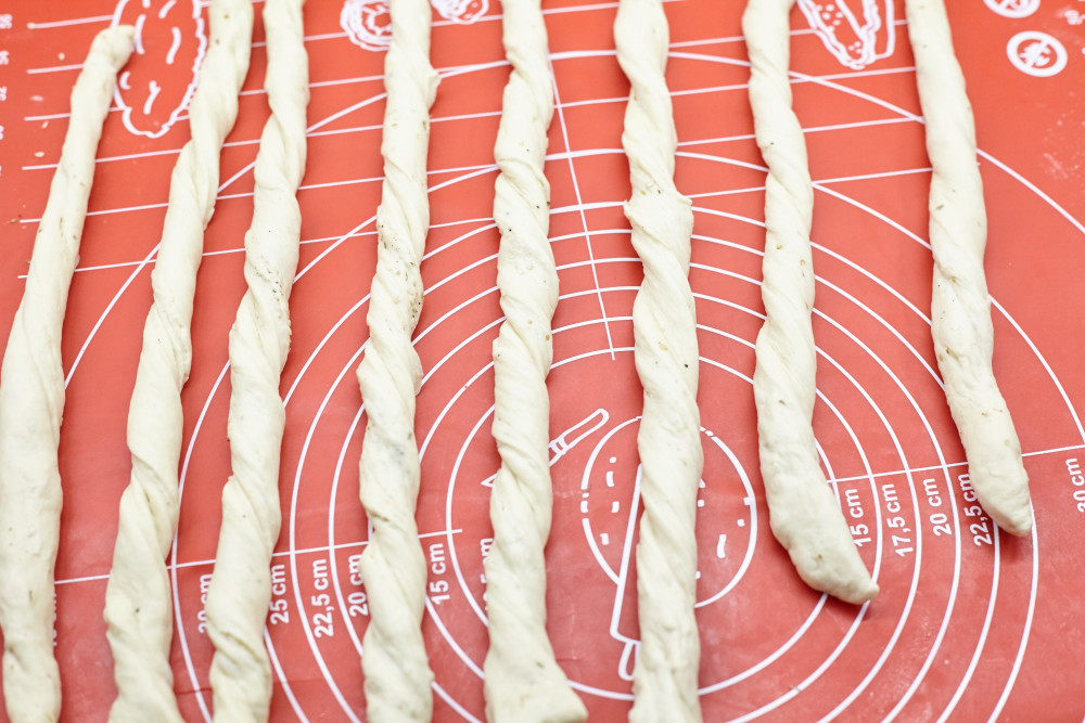 Twist the stripes for italian breadsticks grissini