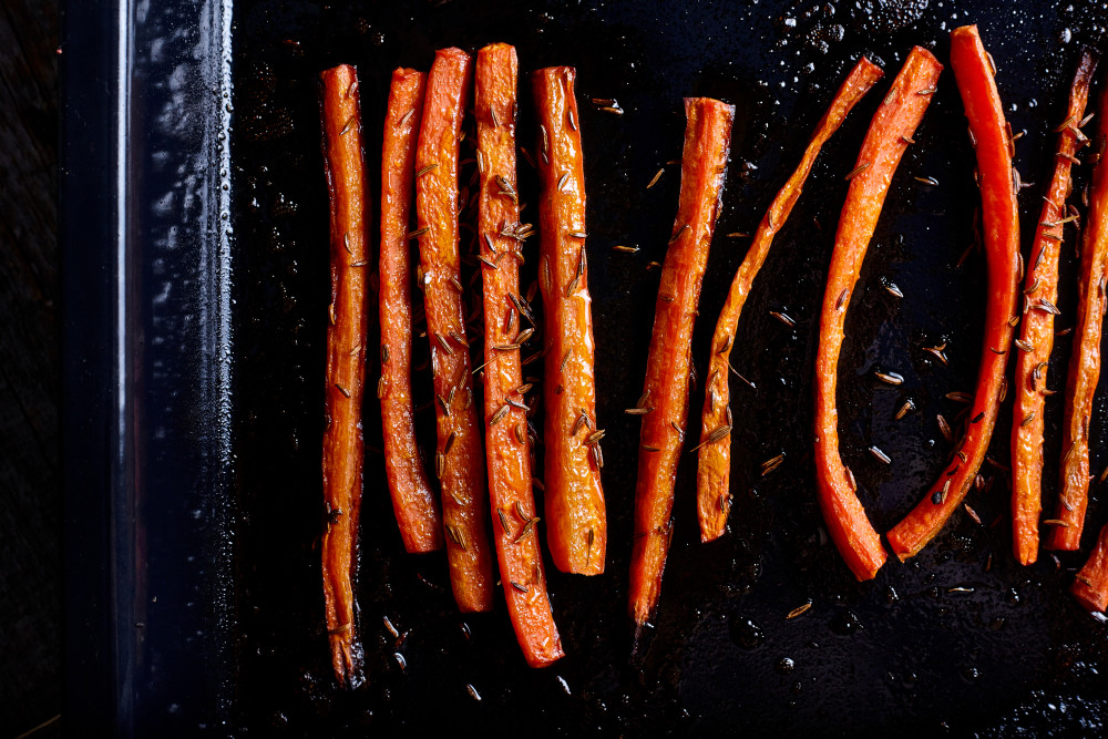 Запікаємо моркву для глазурованої моркви з тміном