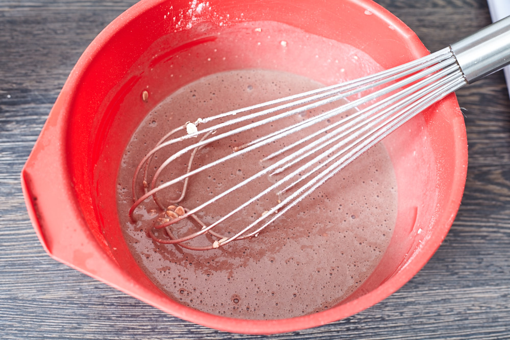 Шоколадні млинці вівсяні — Покроковий рецепт: Приготуйте тісто додавши молоко | BayevsKitchen.com