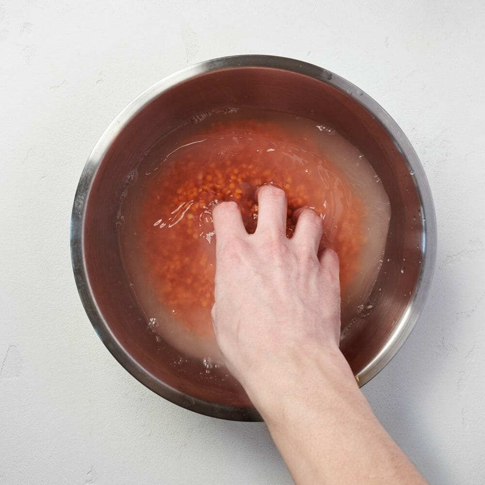 Турецький крем суп з червоної сочевиці. Покроковий рецепт. Крок 2. Сочевицю промийте, зливши воду 2-3 рази.