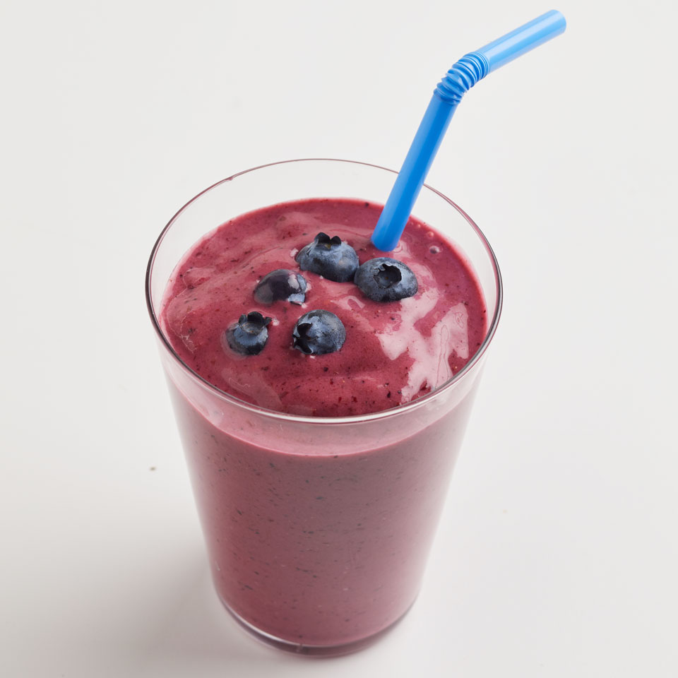 #14 Smoothie with nut paste, kefir and berries.