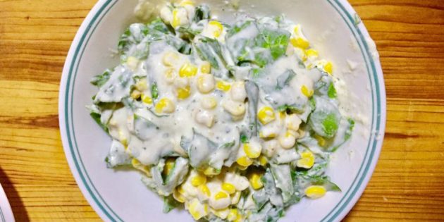#10  Салат со шпинатом и кукурузой