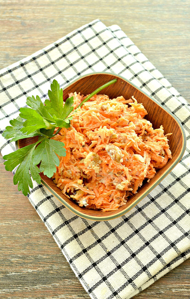 #11 Морковный салат с орехами и чесноком