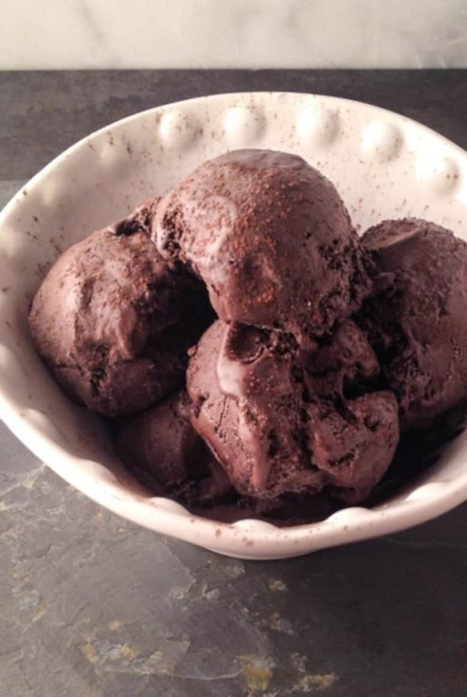#16 Мороженое с темным шоколадом и кокосом