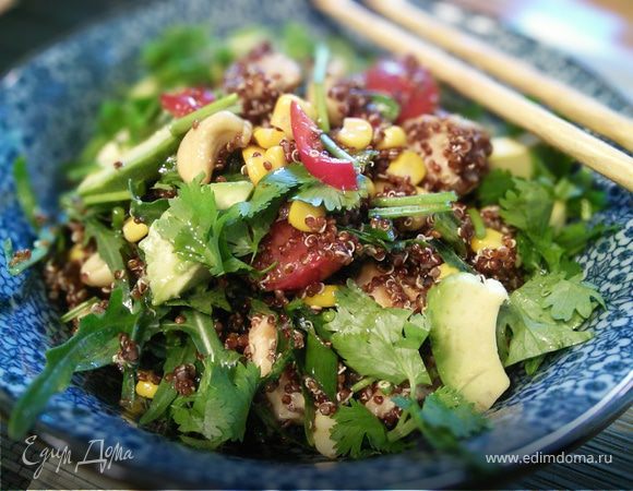 #23. Salad with quinoa, chicken and avocado