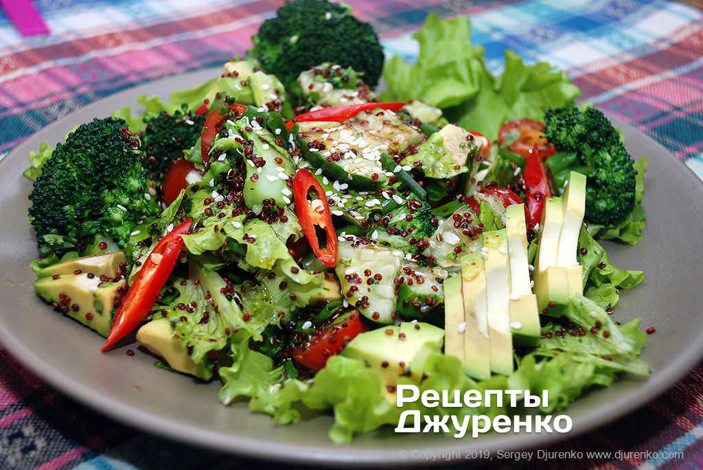 #24. Витаминный салат с киноа, брокколи и перцем