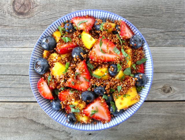 #29 Summer salad with quinoa, honey fruit and lime dressing