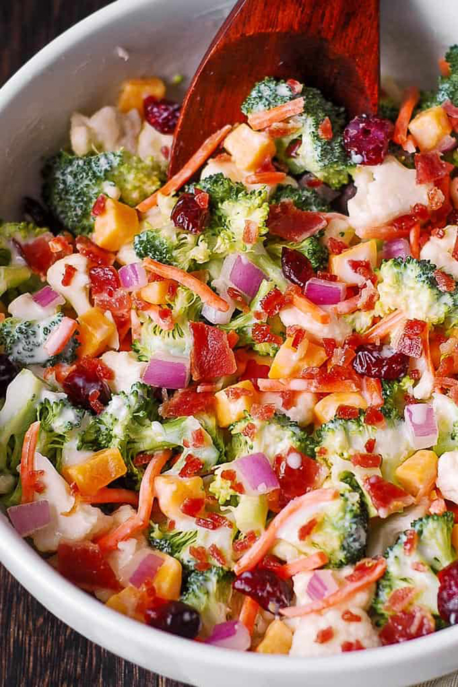 #6. Сливочный салат из брокколи и цветной капусты