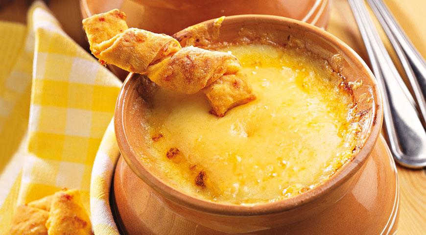 #8 Французский луковый суп с сырными палочками