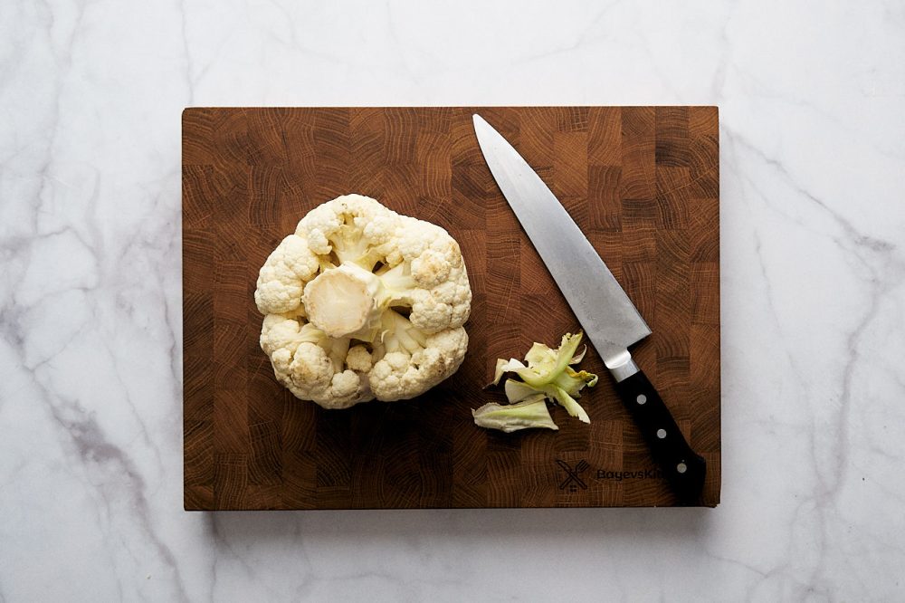 Remove the leaf from the cauliflower