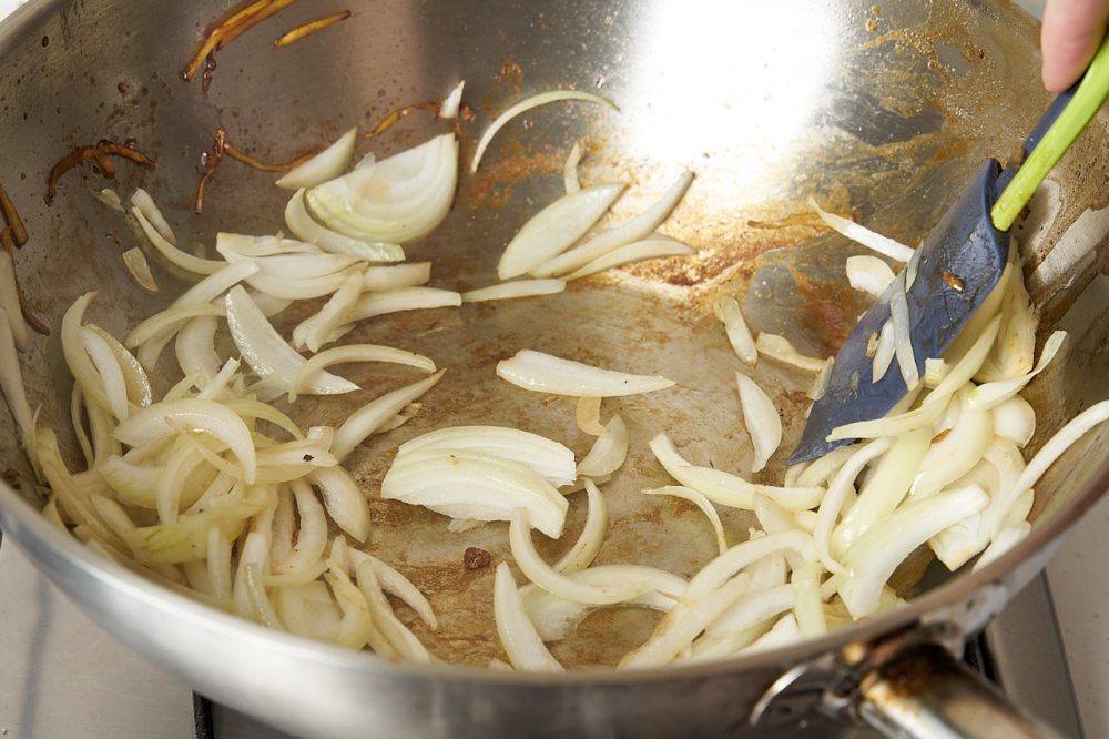 Fry the onions for 1-2 minutes.