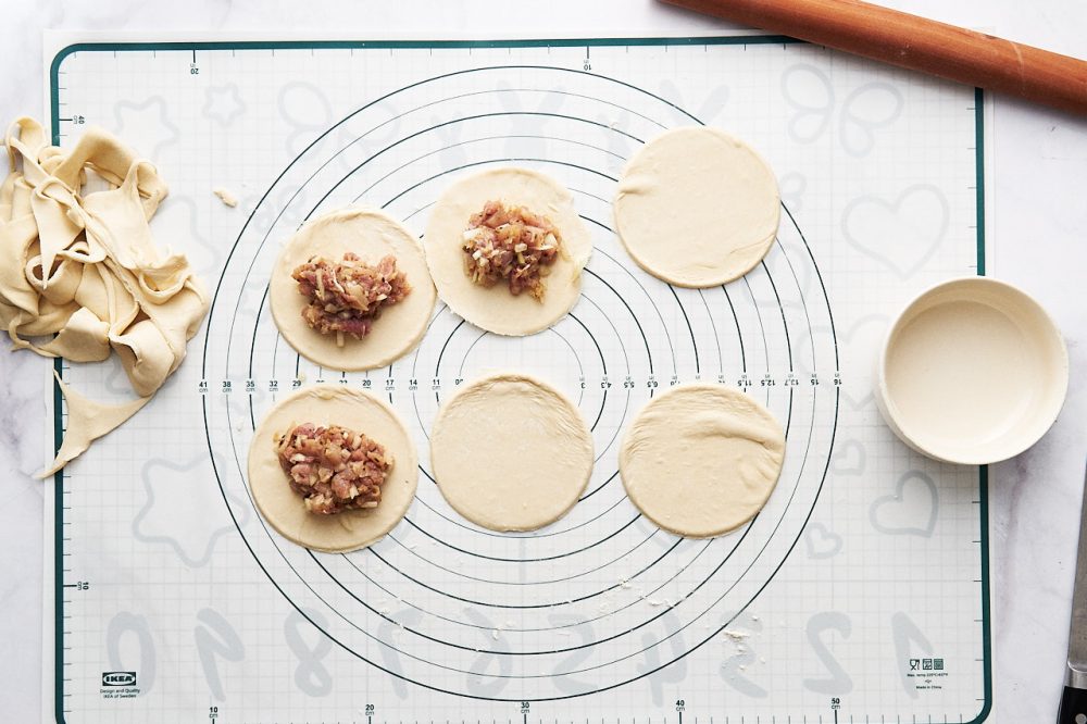 Place the filling on the remaining rounds of dough in the center