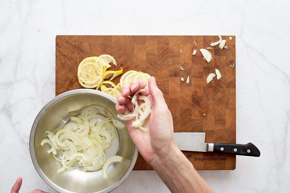 Transfer the sliced lemon and onion to a bowl.